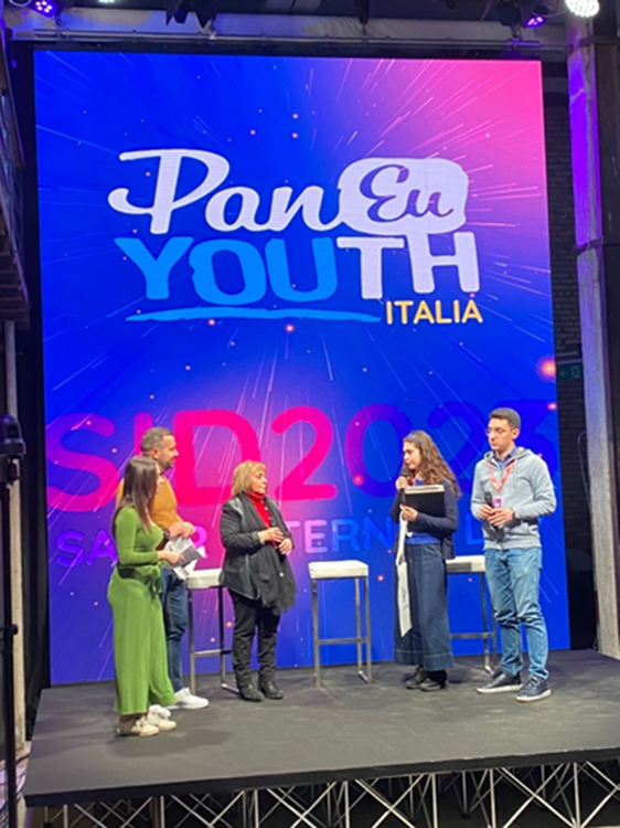 Group of five panellists (including two young people) for the PanEU Youth Italia during the SID event in Italy.