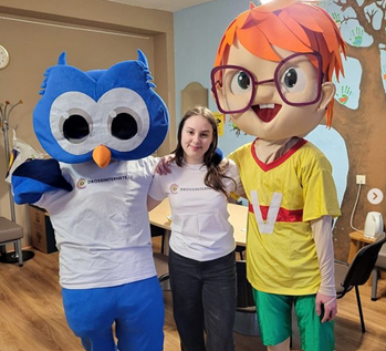 A Latvian young girl with two SID mascots to the side. Credits: Latvian SIC