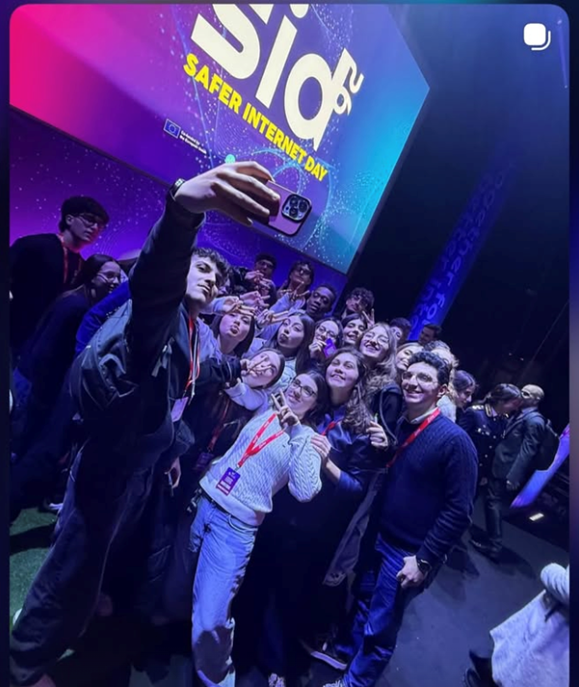 Young people at the high-level SID event in Italy taking a selfie alltogether