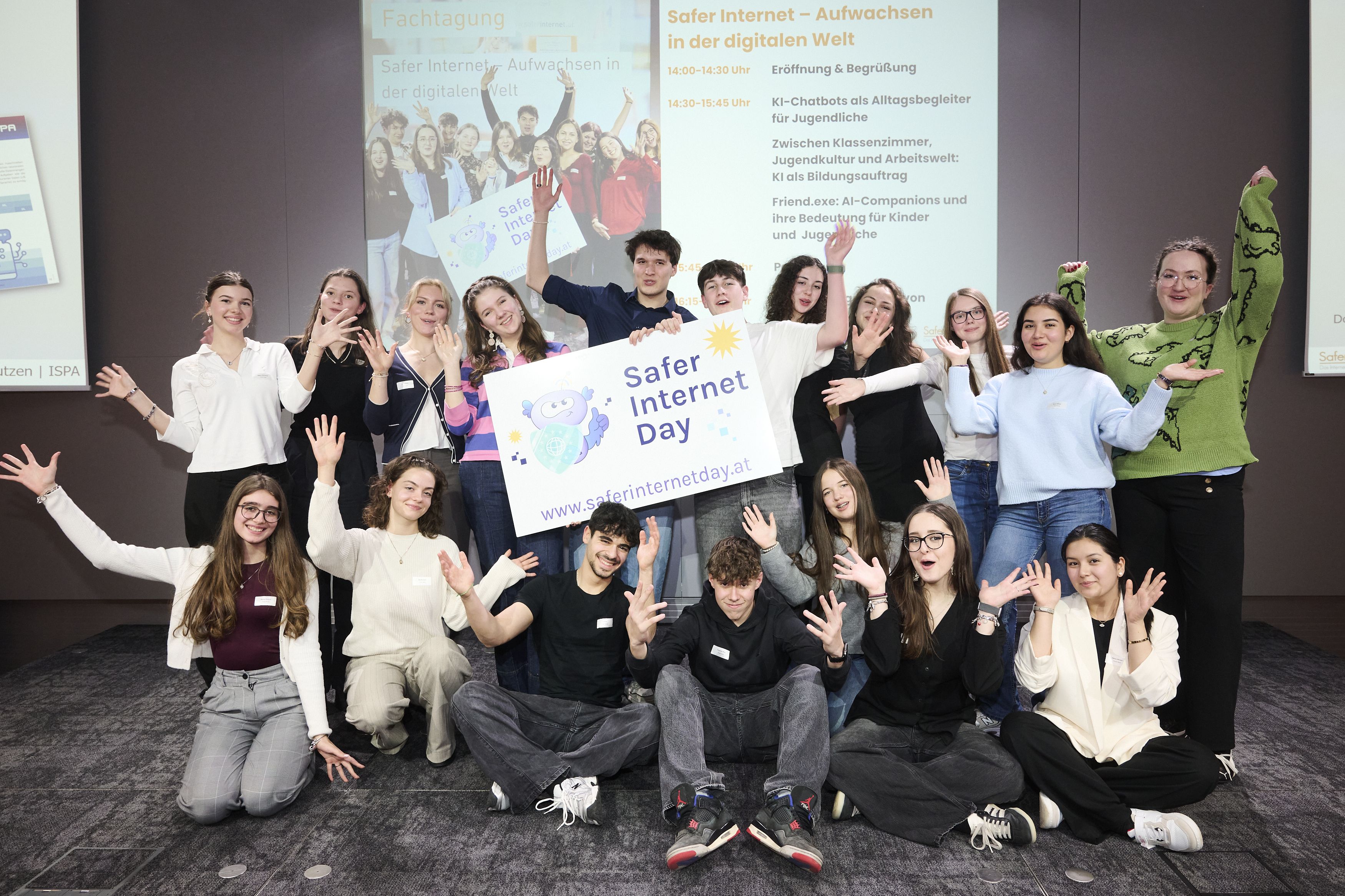 Group picture of alll young people participating in the conference