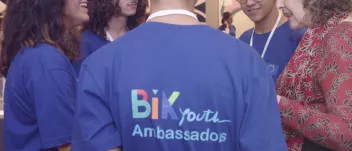 Back of a young person wearing a t-shirt with a logo of a BIK Youth Ambassador