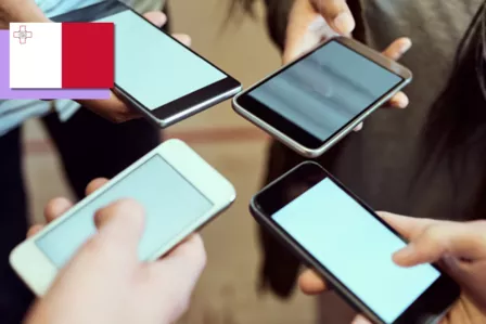 People sharing phones.