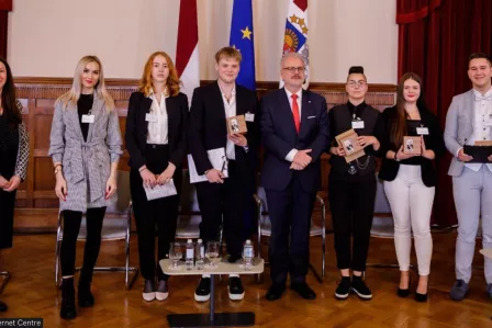 The Latvian youth delegation with the President