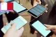 People sharing phones.